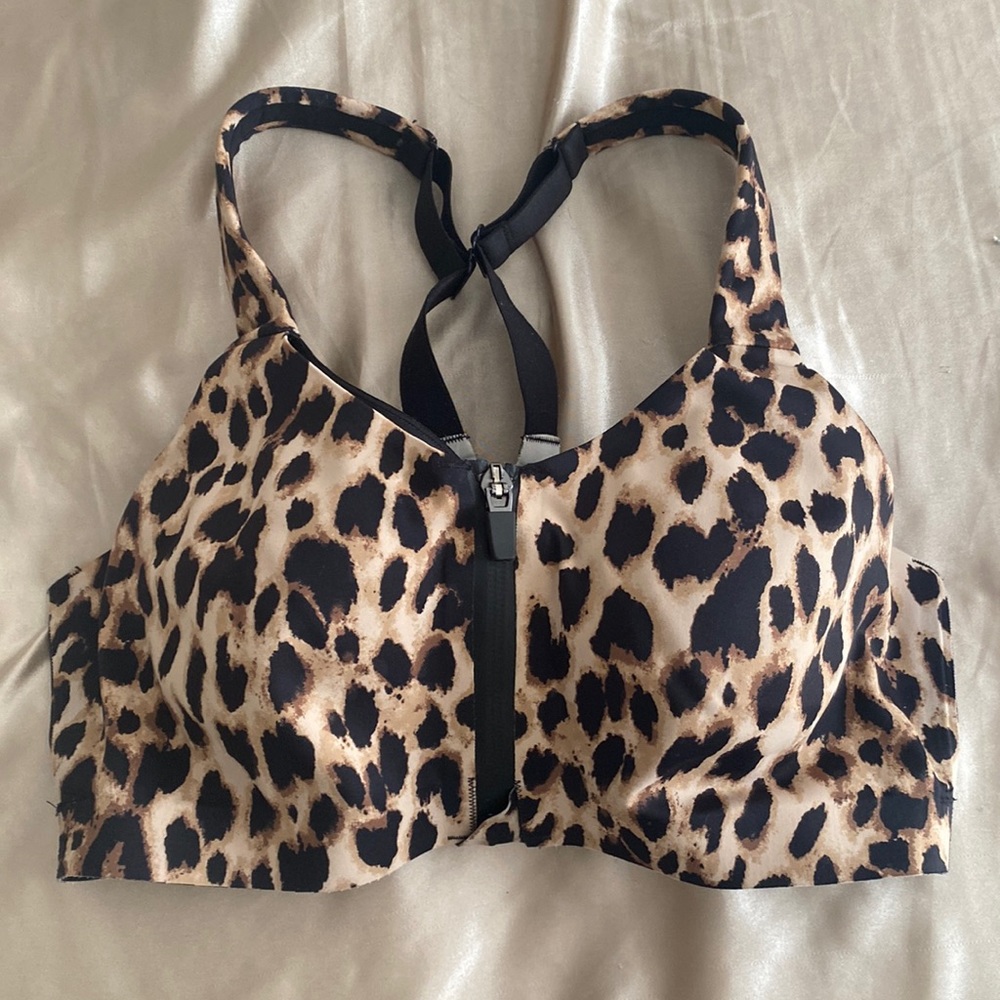 Victoria secret sports bra , supportive straps, opens and closes from the front - Picture 1 of 6